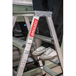 Aluminium-Haushaltsleiter beidseitig begehbar 4 Stufen bis 120 kg