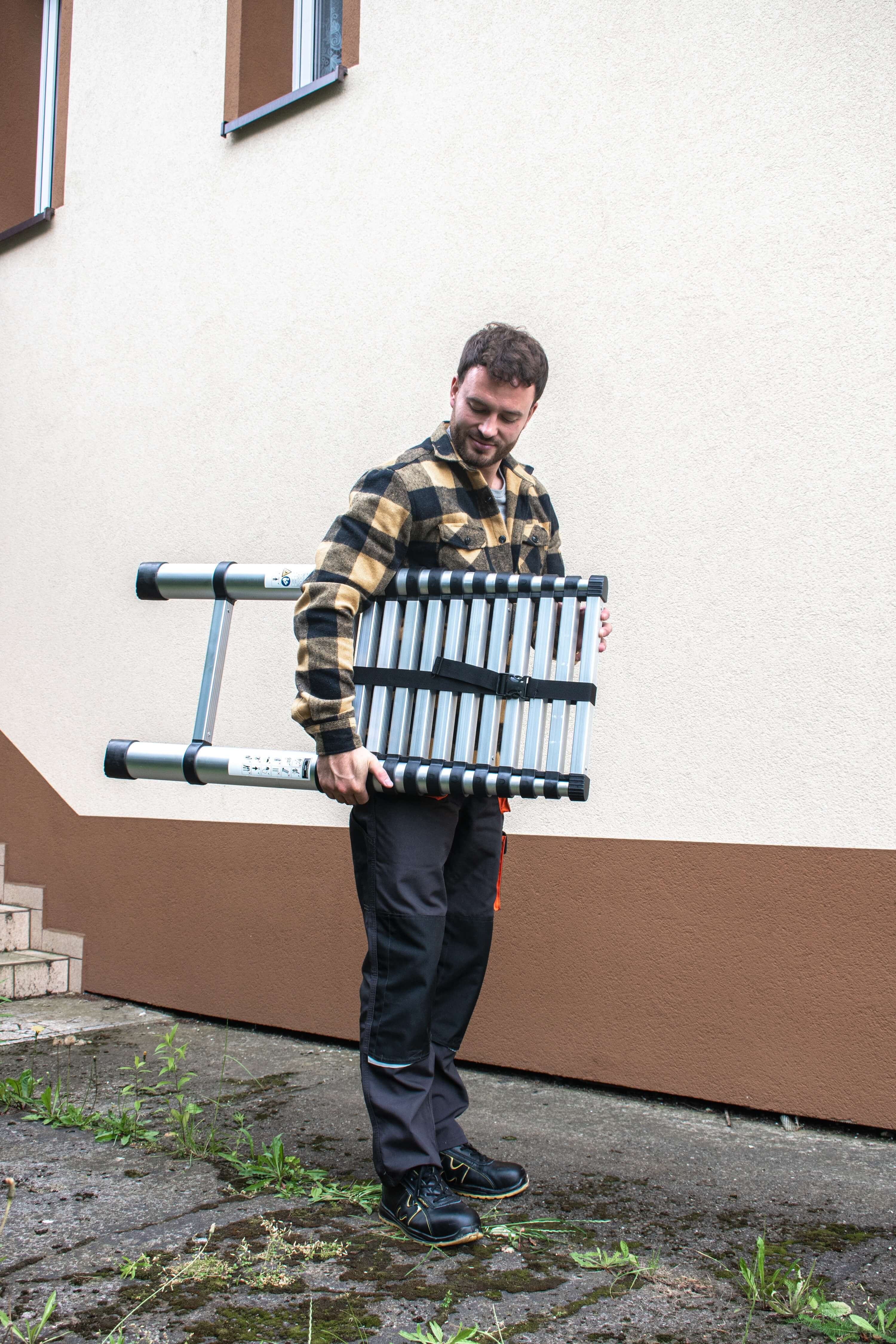 Transport der kompakten Aluminium-Teleskopleiter