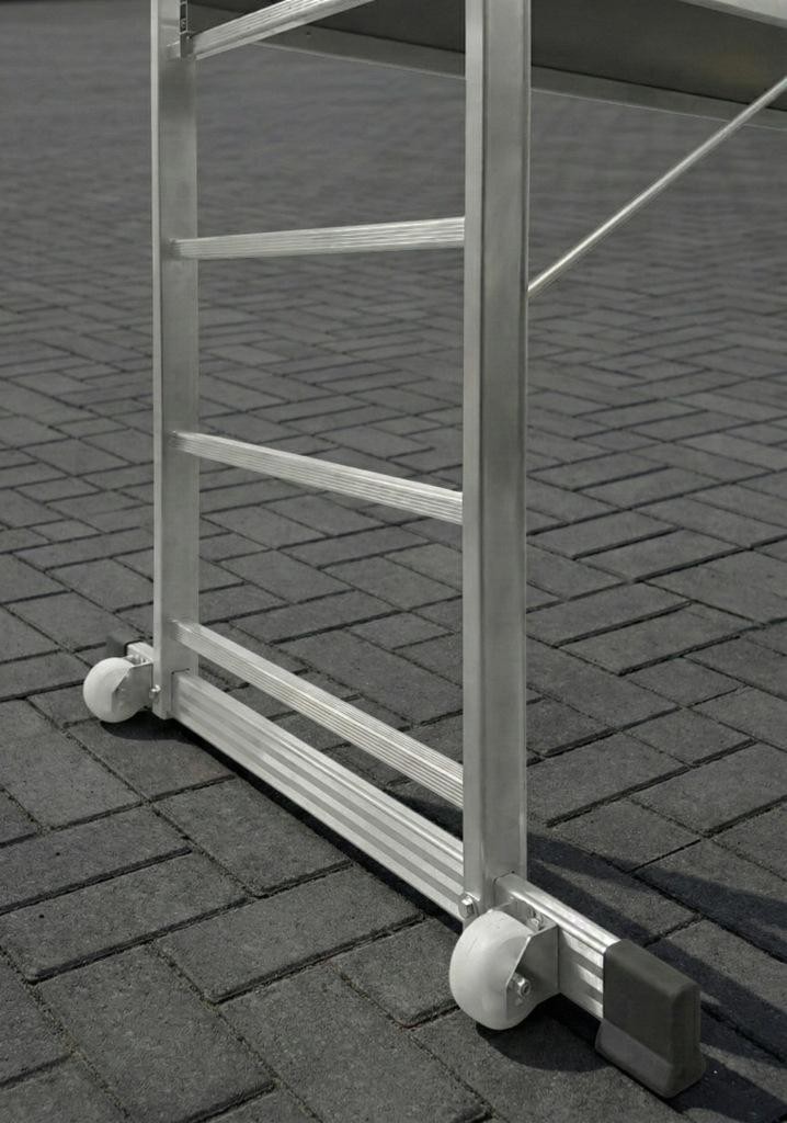 Montierte Rolle am Aluminium-Leitergerüst