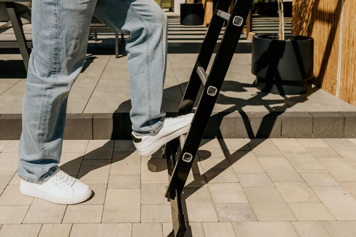 Stabilisatoren und Leiterfüße der Baulich Gelenkleiter 4x4